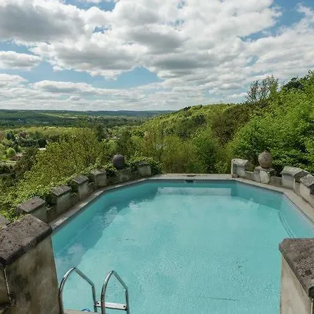 بيت ضيافة Le Chateau De Balmoral *